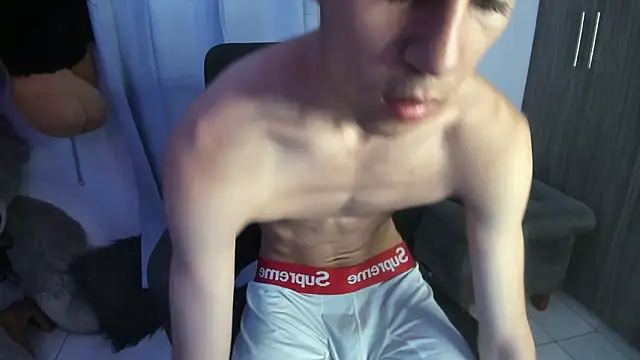 Snapshot of isaaclatino chatting on November 10, 7:29 am isaaclatino online show from November 10, 7:29 am