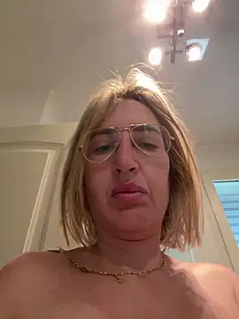 Snapshot of casalinga88 chatting on March 3, 6:59 am casalinga88 online show from March 3, 6:59 am