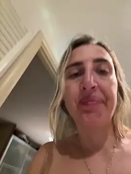 Snapshot of casalinga88 chatting on March 4, 8:38 pm casalinga88 online show from March 4, 8:38 pm