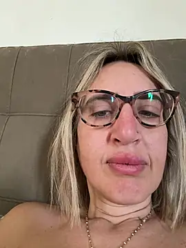 Snapshot of casalinga88 chatting on March 8, 8:22 am casalinga88 online show from March 8, 8:22 am