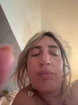 Snapshot of casalinga88 chatting on March 11, 7:04 am casalinga88 online show from March 11, 7:04 am