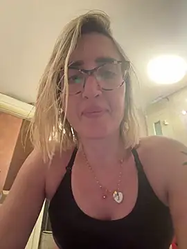 Snapshot of casalinga88 chatting on March 14, 5:57 pm casalinga88 online show from March 14, 5:57 pm