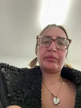 Snapshot of casalinga88 chatting on March 18, 4:37 pm casalinga88 online show from March 18, 4:37 pm