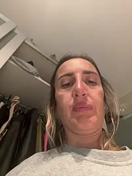 Snapshot of casalinga88 chatting on September 27, 1:16 pm casalinga88 online show from September 27, 1:16 pm