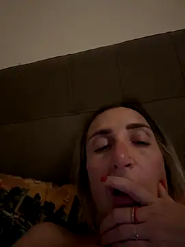Snapshot of casalinga88 chatting on October 2, 11:45 pm casalinga88 online show from October 2, 11:45 pm