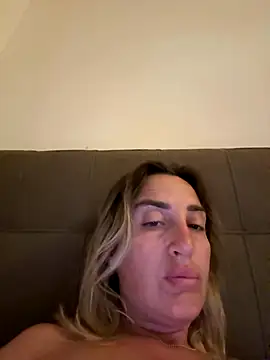 Snapshot of casalinga88 chatting on October 24, 5:37 am casalinga88 online show from October 24, 5:37 am