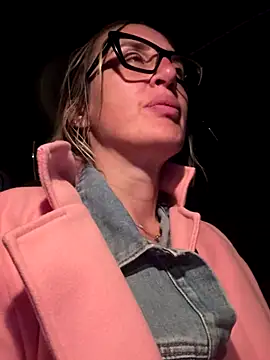 Snapshot of casalinga88 chatting on October 25, 9:09 pm casalinga88 online show from October 25, 9:09 pm