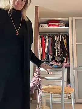 Snapshot of casalinga88 chatting on October 28, 7:23 am casalinga88 online show from October 28, 7:23 am