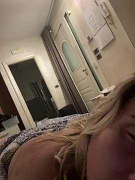 Snapshot of casalinga88 chatting on November 4, 3:05 am casalinga88 online show from November 4, 3:05 am