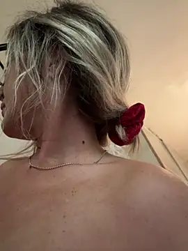 Snapshot of casalinga88 chatting on November 6, 6:47 am casalinga88 online show from November 6, 6:47 am