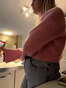 Snapshot of casalinga88 chatting on November 12, 12:27 pm casalinga88 online show from November 12, 12:27 pm