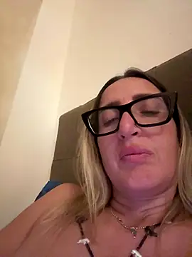 Snapshot of casalinga88 chatting on November 15, 11:32 pm casalinga88 online show from November 15, 11:32 pm