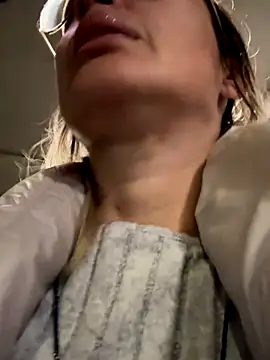 Snapshot of casalinga88 chatting on November 22, 8:08 pm casalinga88 online show from November 22, 8:08 pm