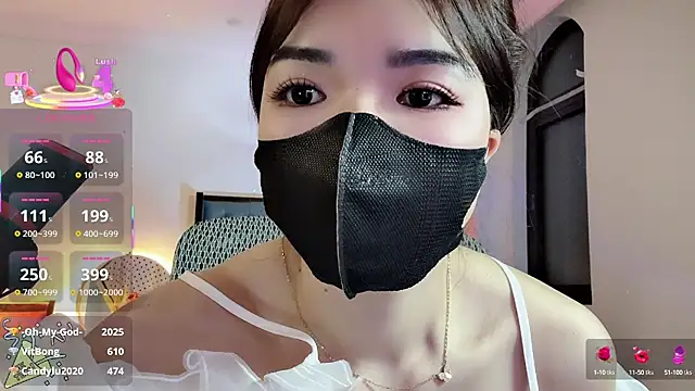 Snapshot of Berrysweet_68 chatting on October 2, 10:06 pm Berrysweet 68 online show from October 2, 10:06 pm