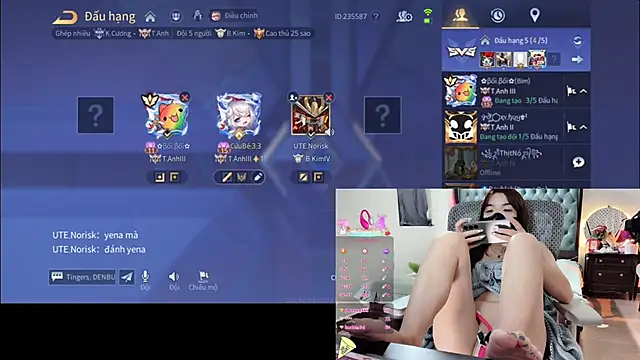 Snapshot of Berrysweet_68 chatting on October 15, 6:24 am Berrysweet 68 online show from October 15, 6:24 am