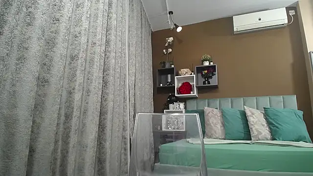 Snapshot of RebecaBlackx chatting on November 11, 4:56 am RebecaBlackx online show from November 11, 4:56 am