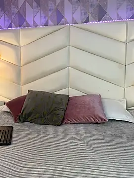 Brenda Garcia online show from March 15, 12:15 am