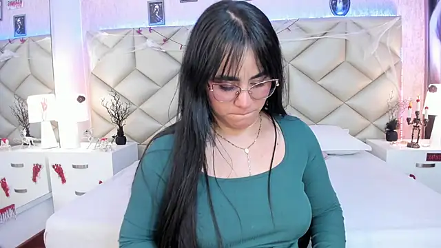 Brenda Garcia online show from October 24, 8:49 pm