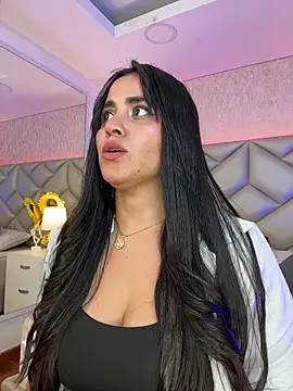 Brenda Garcia online show from November 11, 8:31 pm