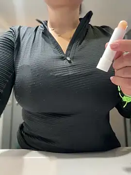 Snapshot of melanny10 chatting on December 24, 11:49 am melanny10 online show from December 24, 11:49 am