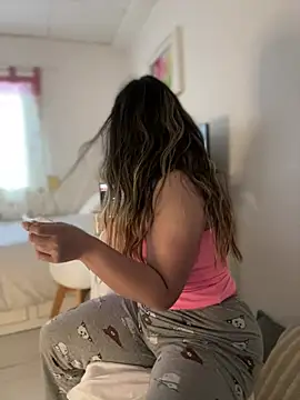 Snapshot of melanny10 chatting on January 19, 8:18 am melanny10 online show from January 19, 8:18 am