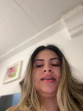 Snapshot of melanny10 chatting on February 8, 8:20 am melanny10 online show from February 8, 8:20 am