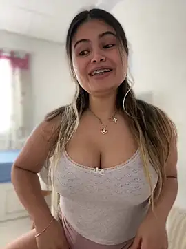 Snapshot of melanny10 chatting on March 2, 11:39 am melanny10 online show from March 2, 11:39 am