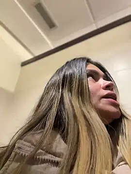 Snapshot of melanny10 chatting on March 6, 1:24 pm melanny10 online show from March 6, 1:24 pm