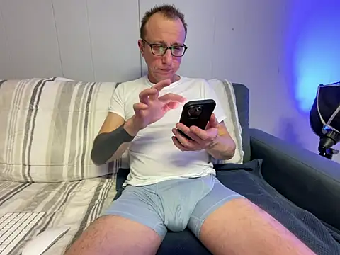 Snapshot of mouser21212 chatting on January 18, 3:49 pm mouser21212 online show from January 18, 3:49 pm