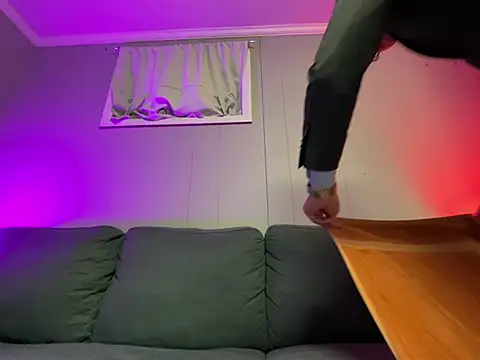 Snapshot of mouser21212 chatting on February 26, 7:20 am mouser21212 online show from February 26, 7:20 am