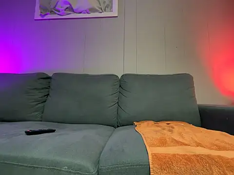 Snapshot of mouser21212 chatting on February 26, 8:44 pm mouser21212 online show from February 26, 8:44 pm