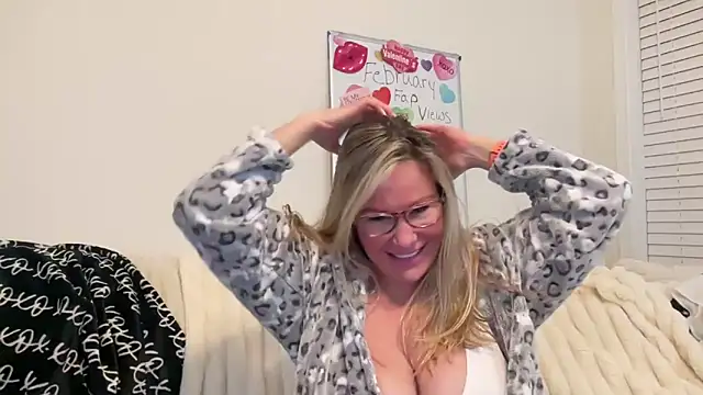 Snapshot of Milf_Goddess chatting on February 27, 4:31 am Milf Goddess online show from February 27, 4:31 am