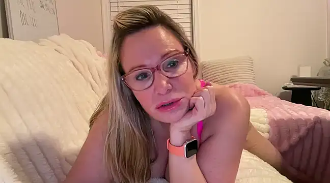 Snapshot of Milf_Goddess chatting on February 28, 4:54 am Milf Goddess online show from February 28, 4:54 am