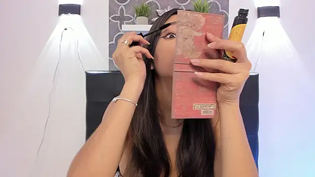 Snapshot of katybabyg chatting on October 29, 12:40 pm katybabyg online show from October 29, 12:40 pm