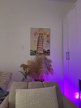 Ashleyjenner  online show from March 20, 1:27 pm