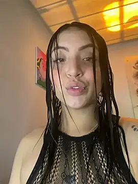 Snapshot of KetziaDoll chatting on December 5, 6:22 pm KetziaDoll online show from December 5, 6:22 pm