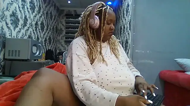 Snapshot of SexyRider8 chatting on November 25, 2:22 am SexyRider8 online show from November 25, 2:22 am