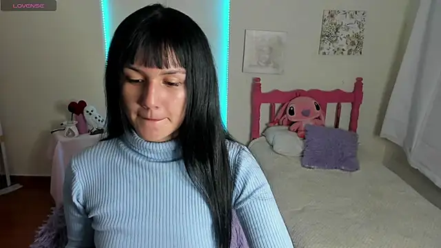 Snapshot of cute_roxy chatting on March 5, 2:36 am cute roxy online show from March 5, 2:36 am