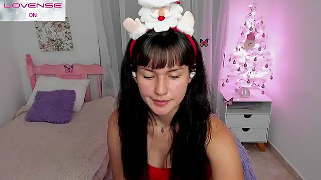 Snapshot of cute_roxy chatting on November 23, 2:22 am cute roxy online show from November 23, 2:22 am