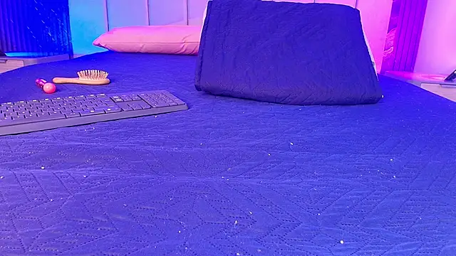 hot dione online show from March 30, 7:15 pm