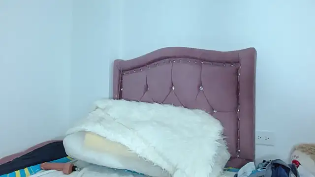 Snapshot of AvaAngel69 chatting on February 13, 12:21 pm AvaAngel69 online show from February 13, 12:21 pm