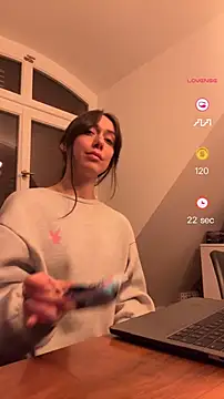 Snapshot of emiliasommer chatting on October 1, 6:58 pm emiliasommer online show from October 1, 6:58 pm