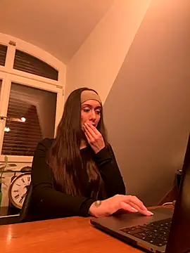 Snapshot of emiliasommer chatting on October 4, 8:07 pm emiliasommer online show from October 4, 8:07 pm