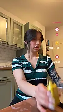 Snapshot of emiliasommer chatting on October 6, 4:15 pm emiliasommer online show from October 6, 4:15 pm