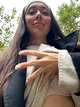 Snapshot of emiliasommer chatting on October 17, 12:52 pm emiliasommer online show from October 17, 12:52 pm