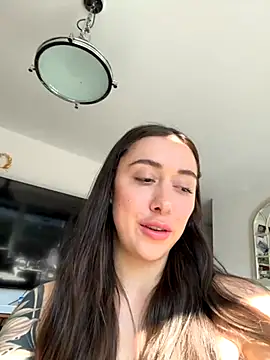 Snapshot of emiliasommer chatting on October 18, 1:01 pm emiliasommer online show from October 18, 1:01 pm