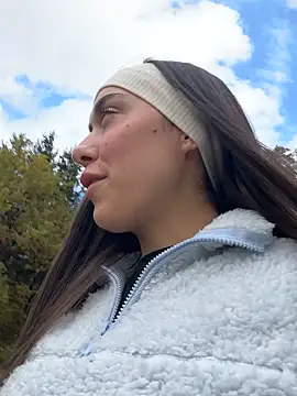 Snapshot of emiliasommer chatting on October 28, 1:25 pm emiliasommer online show from October 28, 1:25 pm