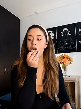 Snapshot of maliciaworld chatting on October 4, 3:32 pm maliciaworld online show from October 4, 3:32 pm