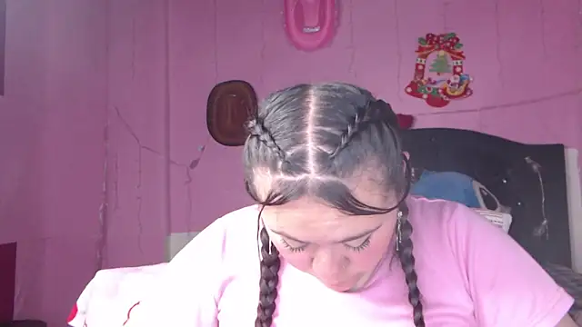 Snapshot of NikkiRous_ chatting on February 10, 3:53 pm NikkiRous online show from February 10, 3:53 pm