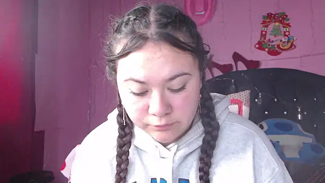 Snapshot of NikkiRous_ chatting on February 17, 4:04 pm NikkiRous online show from February 17, 4:04 pm